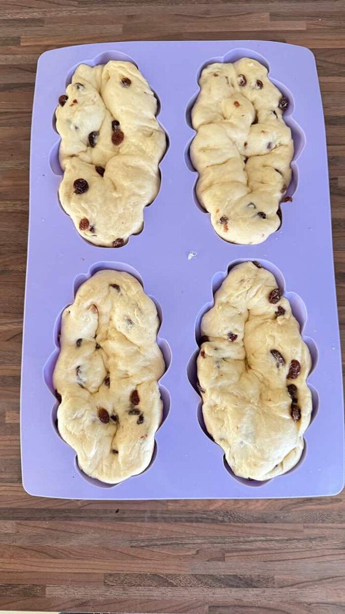 Fluffiges süßes Hefegebäck Rezept: Perfekt für Ostern, Brunch & 4x Glücksmomente! 6 Hefegebaeck-suess-Rezept-Tchibo-Mini-Hefezopfbackform-