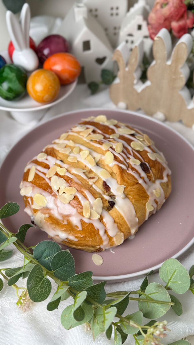 Unglaubliches fluffiges Osterbrot backen: Mit Trockenhefe und Rosinen 100% Einfach 8 Fluffiges Osterbrot backen