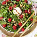 Burrata-Salat mit Himbeeren und Rucola