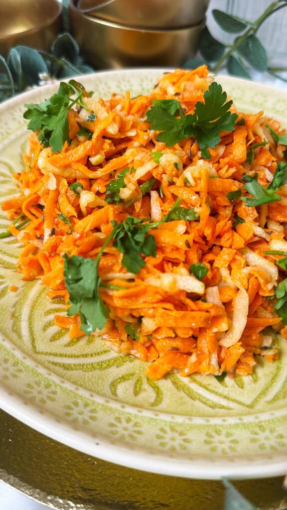 Hausgemachter Karottensalat mit Apfel echter Klassiker: Omas bestes ... Hausgemachter Karottensalat mit Apfel echter Klassiker: Omas bestes ...