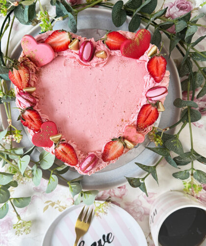 Leichte Herztorte backen mit Erdbeeren für Muttertag oder Valentinstag: In 3 einfachen Schritten 1 Schnelle Herztorte backen mit Erdbeeren für Muttertag oder Valentinstag