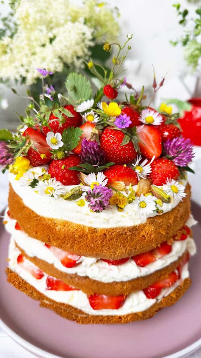 Schwedische Erdbeertorte mit Holundercreme: Midsommar Torte super saftig 5 Schwedische Erdbeertorte Rezept Midsommar Torte