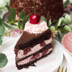 Schoko-Kirsch-Torte Rezept- ein stück auf einen Teller