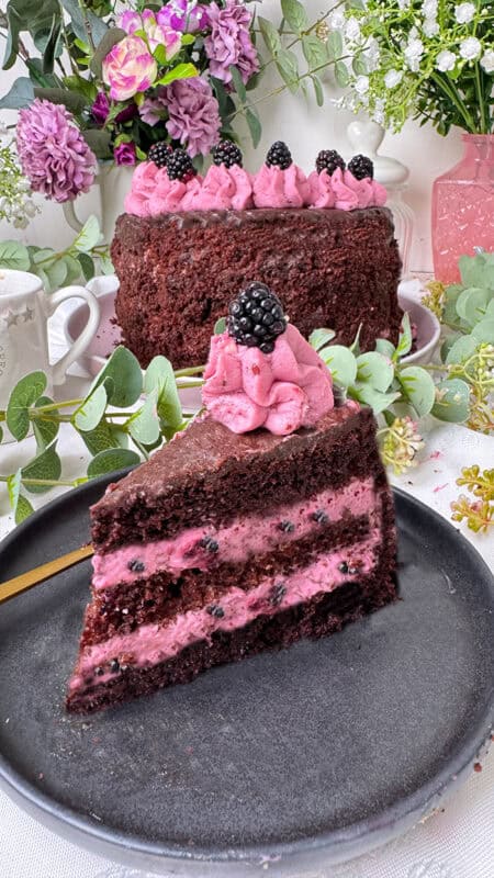 Sagenhafte Brombeer-Schokoladen-Torte: Einfaches Sommerrezept mit 1 A ... Sagenhafte Brombeer-Schokoladen-Torte: Einfaches Sommerrezept mit 1 A ...