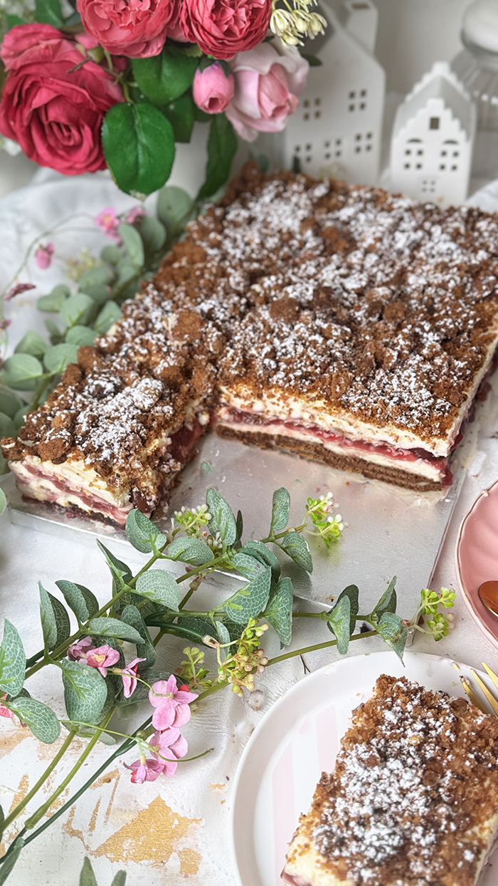 Kirsch-Streuselkuchen mit Creme vom Blech Rezept