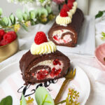 Schoko-Biskuitrolle mit Himbeeren – einfaches Rezept mit Wow-Effekt