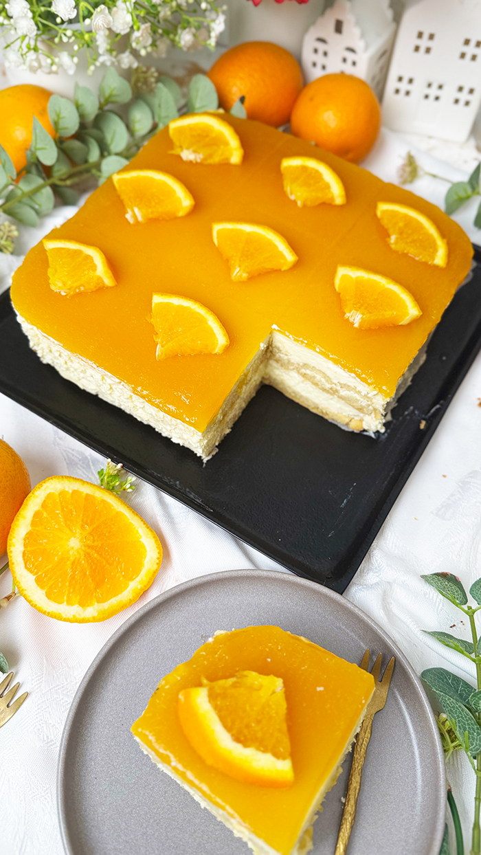 Cremiges Solero-Tiramisu mit Maracujaspiegel und Orangendeko – frisches Sommerdessert auf einem Teller serviert