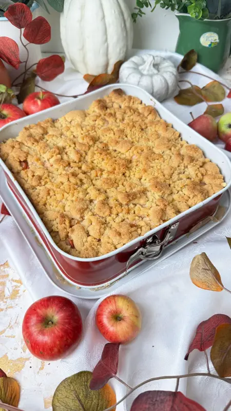 Apfelkuchen vom Blech mit Streusel - einfaches Rezept für den Klassiker