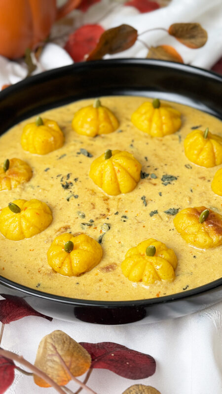 Kürbis-Gnocchi in cremiger Parmesan-Salbei-Sauce: 1 A einfaches Herbstrezept