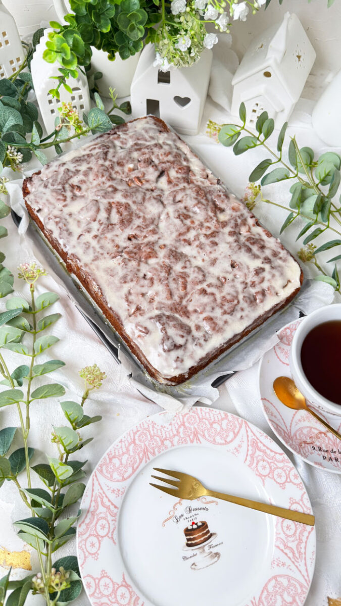 Einfacher Zimtschnecken-Kuchen mit Apfel & Vanilleglasur Rezept Einfacher Zimtschnecken-Kuchen mit Apfel & Vanilleglasur