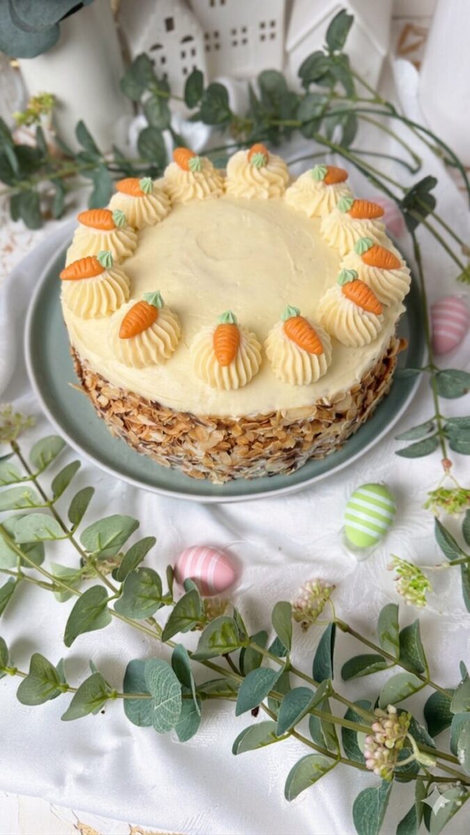 Saftige Karottentorte mit Frischkäse-Frosting: Das einfache Rezept mit Geheimzutat 1 Karottentorte mit Frischkäse-Frosting Rezept einfach