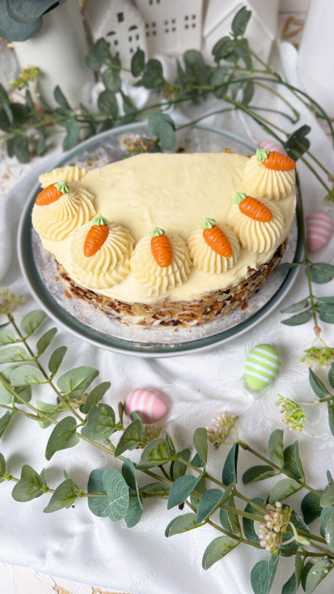 Saftige Karottentorte mit Frischkäse-Frosting: Das einfache Rezept mit Geheimzutat 2 Karottentorte mit Frischkäse-Frosting Rezept einfach