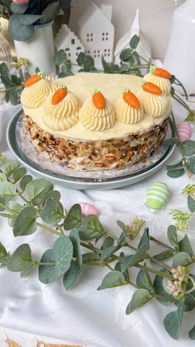 Saftige Karottentorte mit Frischkäse-Frosting: Das einfache Rezept mit Geheimzutat 6 Karottentorte mit Frischkäse-Frosting Rezept einfach