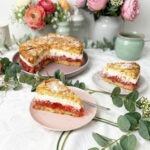 Erdbeer-Rhabarber-Sahnetorte