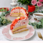 Erdbeer-Kuppeltorte mit cremiger Mascarpone-Füllung und saftigem Rührteigboden