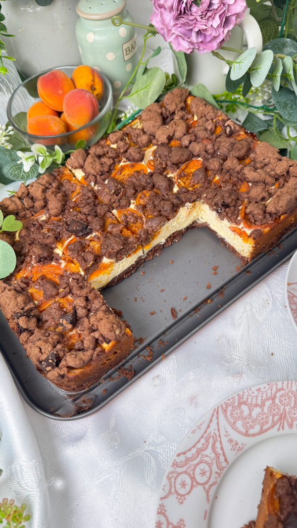 Saftiger Aprikosenkuchen mit Quark und Schokostreuseln nach Omas Art 6 Saftiger Aprikosenkuchen mit cremiger Quarkfüllung, frischen Aprikosen und knusprigen Schokostreuseln