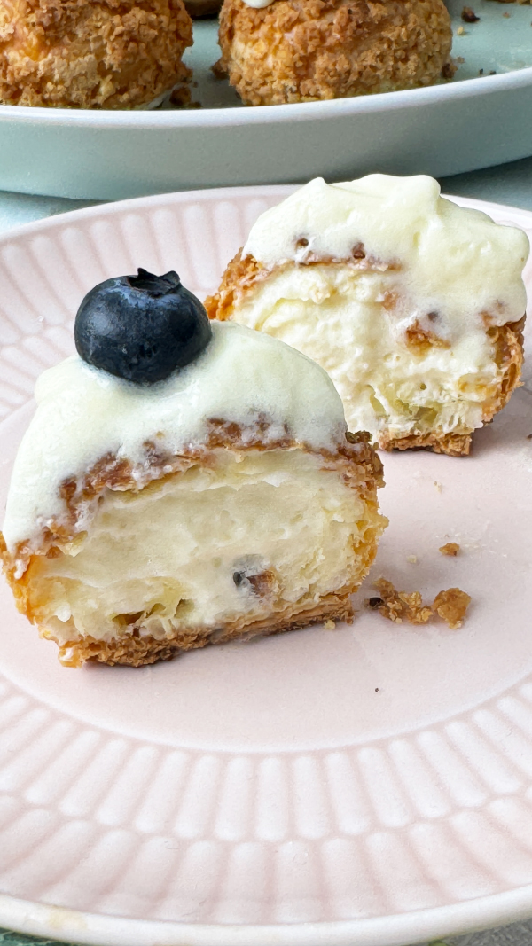 Choux au Craquelin mit Vanillecreme, knusprig & cremig 3 Choux au Craquelin mit Vanillecreme, knusprig & cremig 1