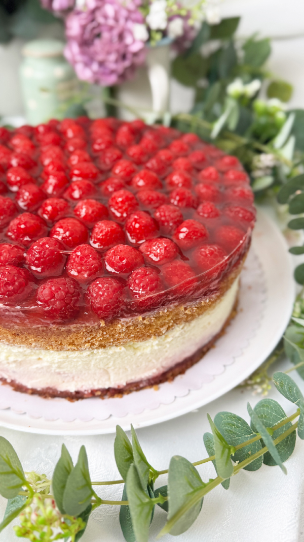 Windbeuteltorte mit Himbeeren, cremig, fruchtig und einfach 3 Windbeuteltorte mit Himbeeren, cremig, fruchtig und einfach 1
