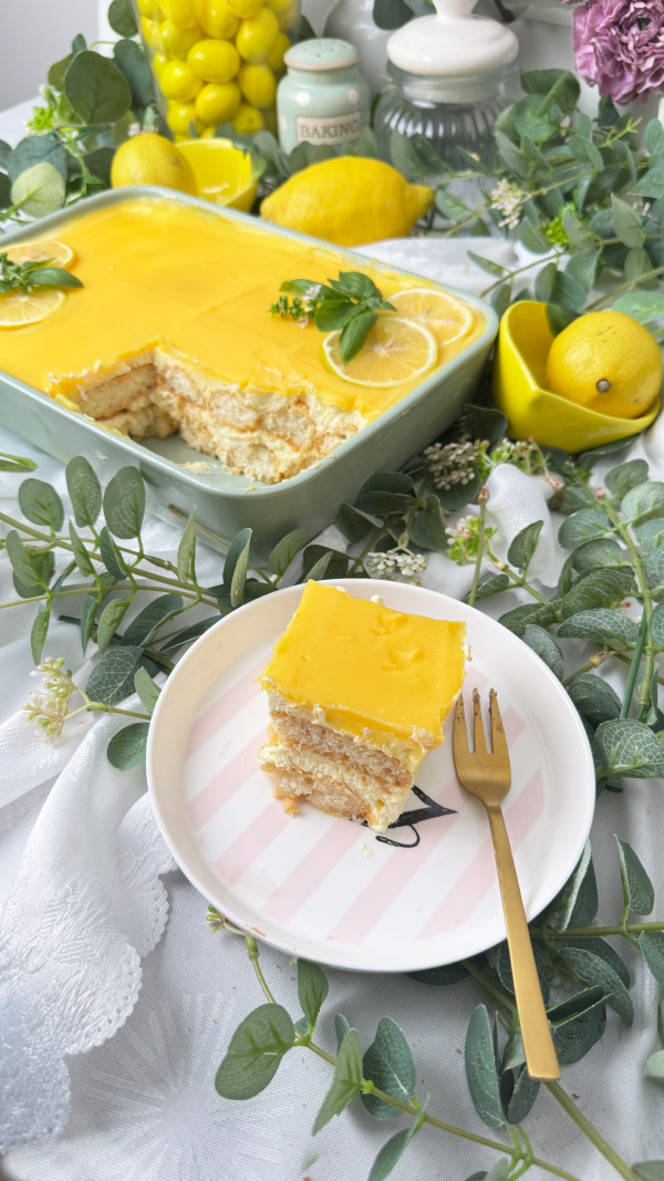 Zitronen-Tiramisu mit Lemon Curd, cremig und erfrischend 2 Zitronen-Tiramisu mit Lemon Curd, Mascarpone und Löffelbiskuits