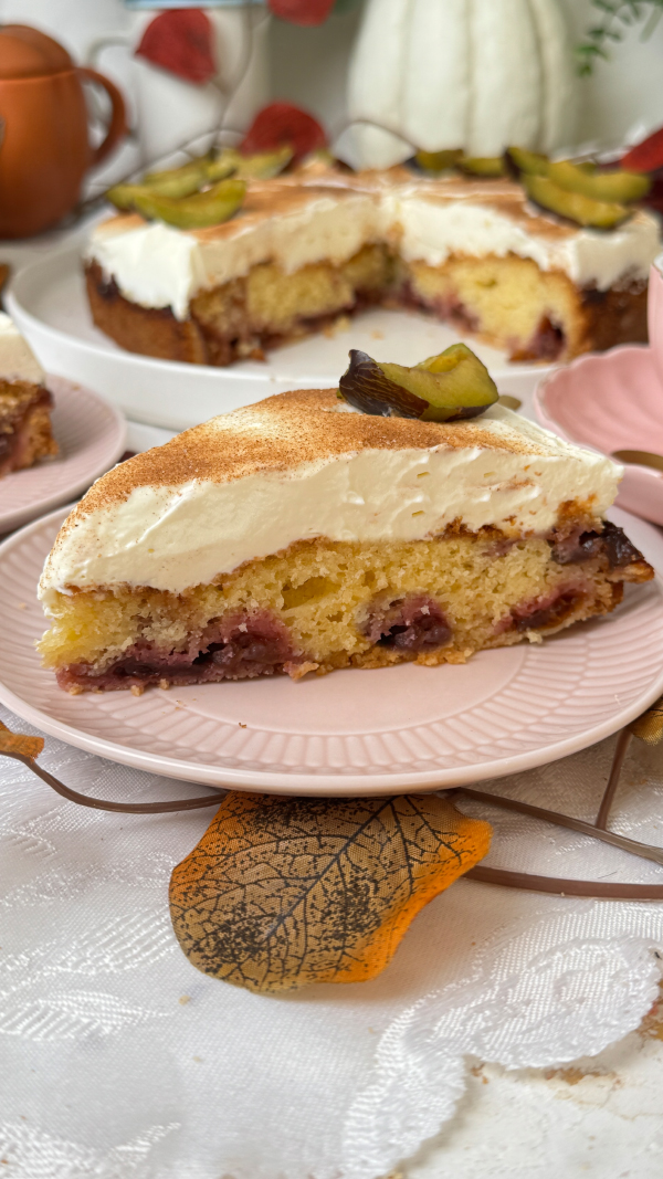 Zwetschgen-Schmand-Kuchen, saftig & cremig 5 Zwetschgen-Schmand-Kuchen mit cremiger Schmandhaube und frischen Zwetschgen