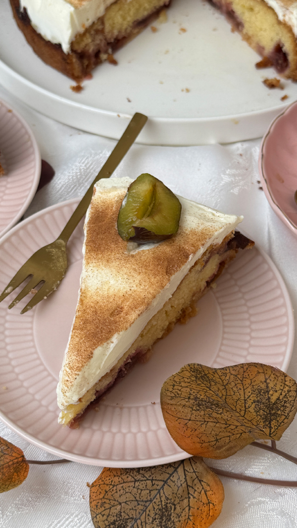 Zwetschgen-Schmand-Kuchen, saftig & cremig 7 Zwetschgen-Schmand-Kuchen mit cremiger Schmandhaube und frischen Zwetschgen