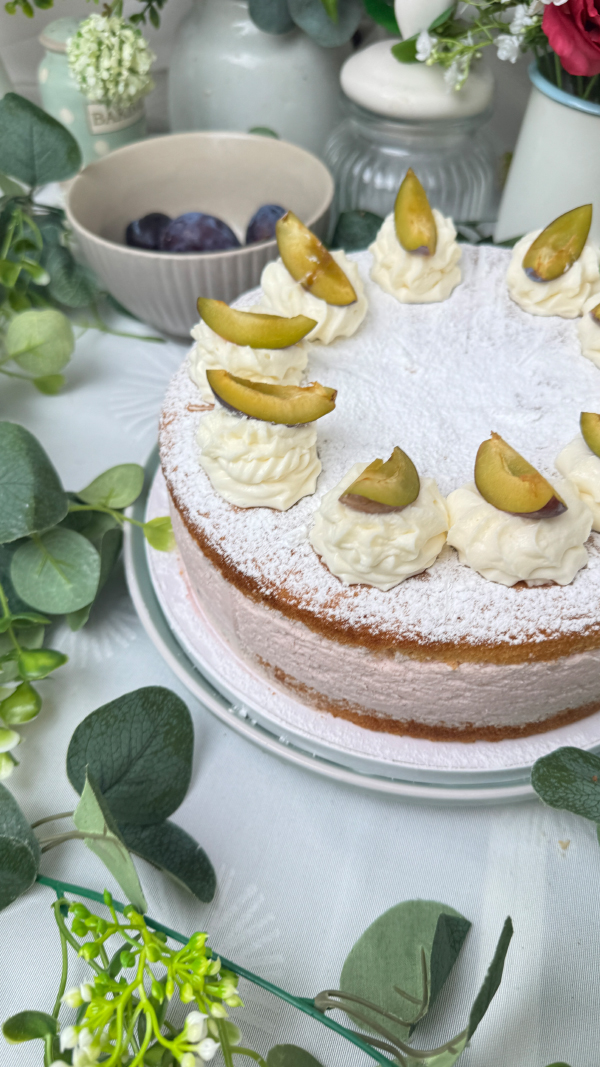 Zwetschgentorte mit Quark-Sahne-Creme und lockeren Biskuit ist so lecker 3 Zwetschgentorte mit Quark-Sahne-Creme und lockerem Biskuit