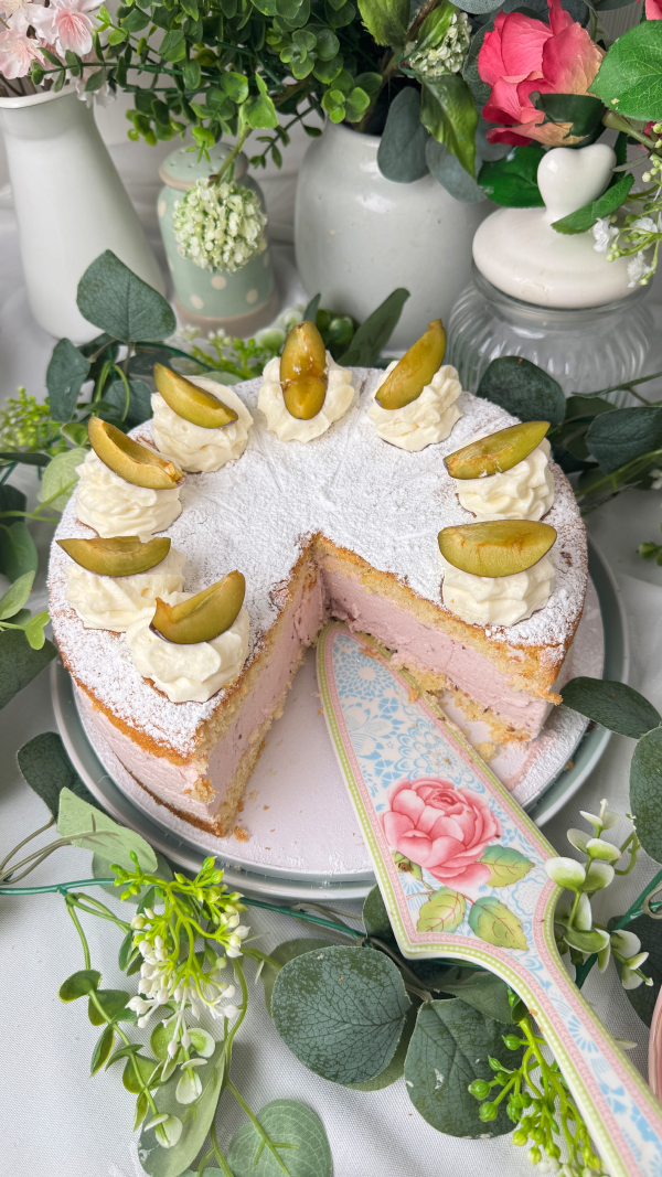 Zwetschgentorte mit Quark-Sahne-Creme und lockeren Biskuit ist so lecker 4 Zwetschgentorte mit Quark-Sahne-Creme und lockerem Biskuit