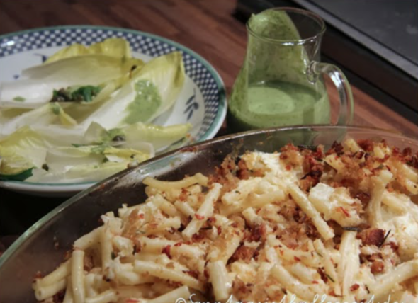 Jamie Oliver 30 Minuten Menü-Blumenkohl-Makkaroni-Auflauf, bunter Chicoréesalat, grünes Joghurtdessing und Pflaumen aus dem Ofen 4 Jamie Oliver 30 Minuten Menü- Blumenkohl-Makkaroni-Auflauf, bunter Chicoréesalat, grünes Joghurtdessing und Pflaumen aus dem Ofen