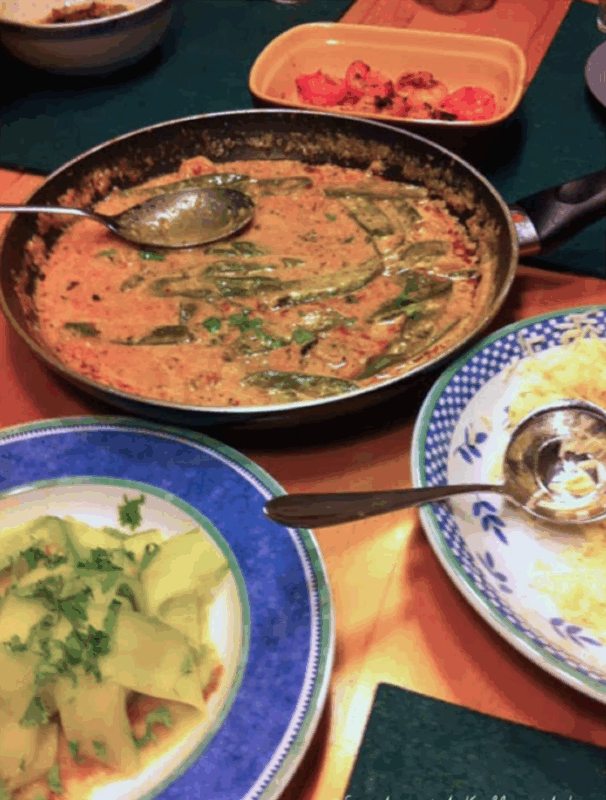 Rotes Thai-Curry mit Riesengarnelen – Jamie Oliver 30 Minuten Menü Rezept 1 Jamie Oliver 30 Minuten Menü-
Rotes Thai-Curry mit Riesengarnelen