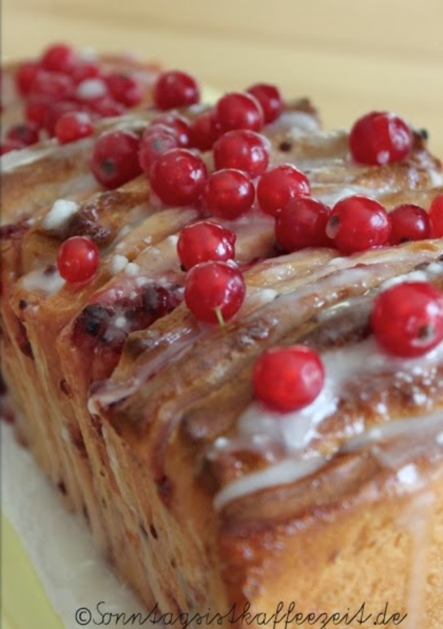 Mega Pull-apart-Cake mit Johannisbeeren Rezept