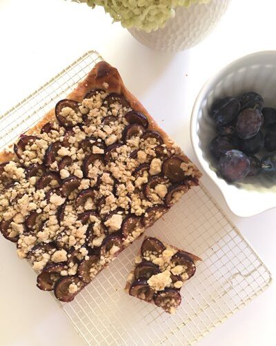 IIMG Zwetschgenkuchen mit Hefeteig und Streusel tl