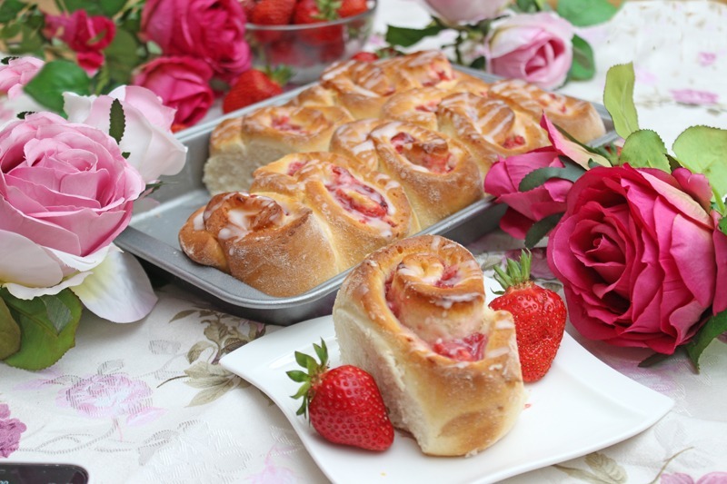 Erdbeer-Schnecken mit Guss