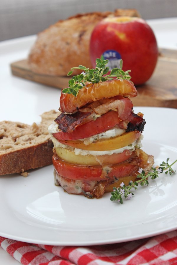 Apfel-Ziegen-Camembert Türmchen mit krossem Bacon