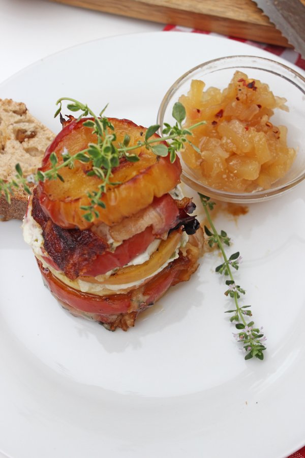 Apfel-Ziegen-Camembert Türmchen mit krossem Bacon
