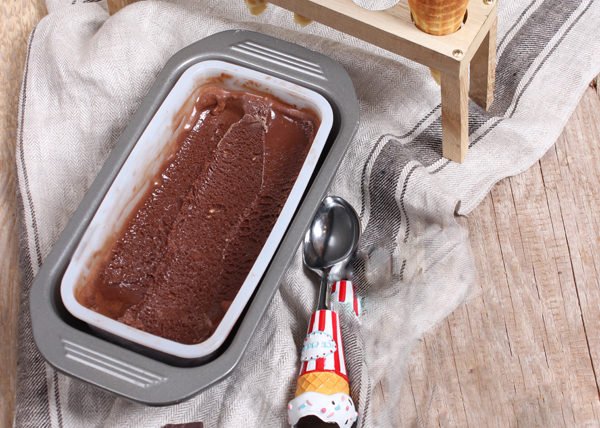 IMG  Leckeres dunkles Schokoladeneis mit selbst gemachten Eiswaffeln 7