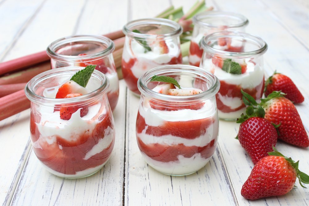 Rhabarber-Erdbeer-Kompott mit Skyr Dessert im Glas 14