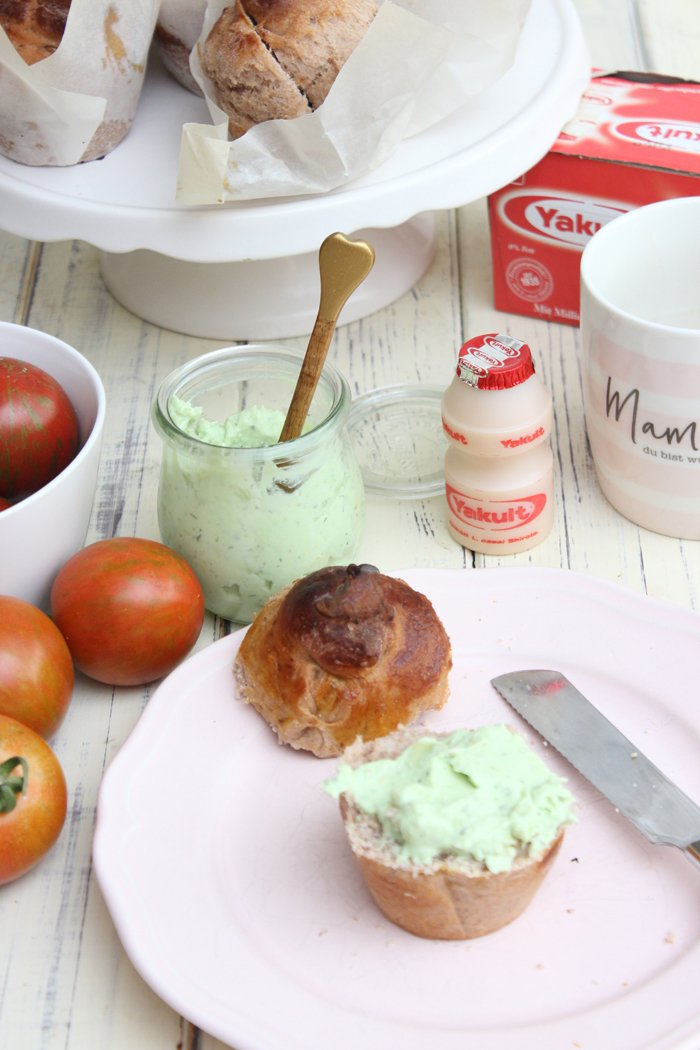 5 morgen-fit-tipps für mamas mit yakult und ein gesundes walnuss-brioche rezept