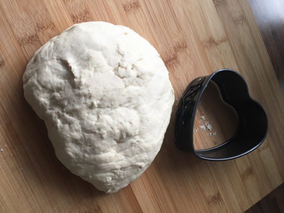 Frühstück zum Muttertag: Leckere Joghurtbrötchen in Herzform 6 5678