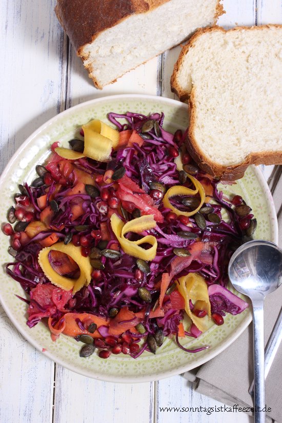 Marinierter Rotkohlsalat mit Kürbiskernen und Vanille Rezept