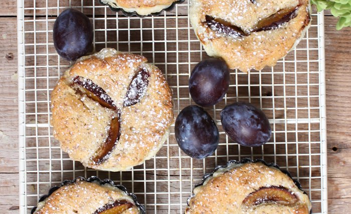 Zwetschgen-Blätterteig-Tartelettes mit Marzipancreme 3