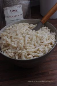 Dinkelnudeln mit soße geht bei uns immer.... Und bei euch? 4
