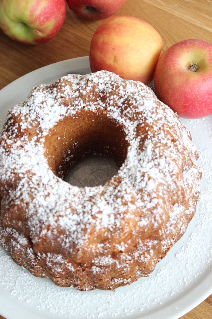 Apfel-Gugelhupf Rezept - saftig und fruchtig | Low Carb und Glutenfrei