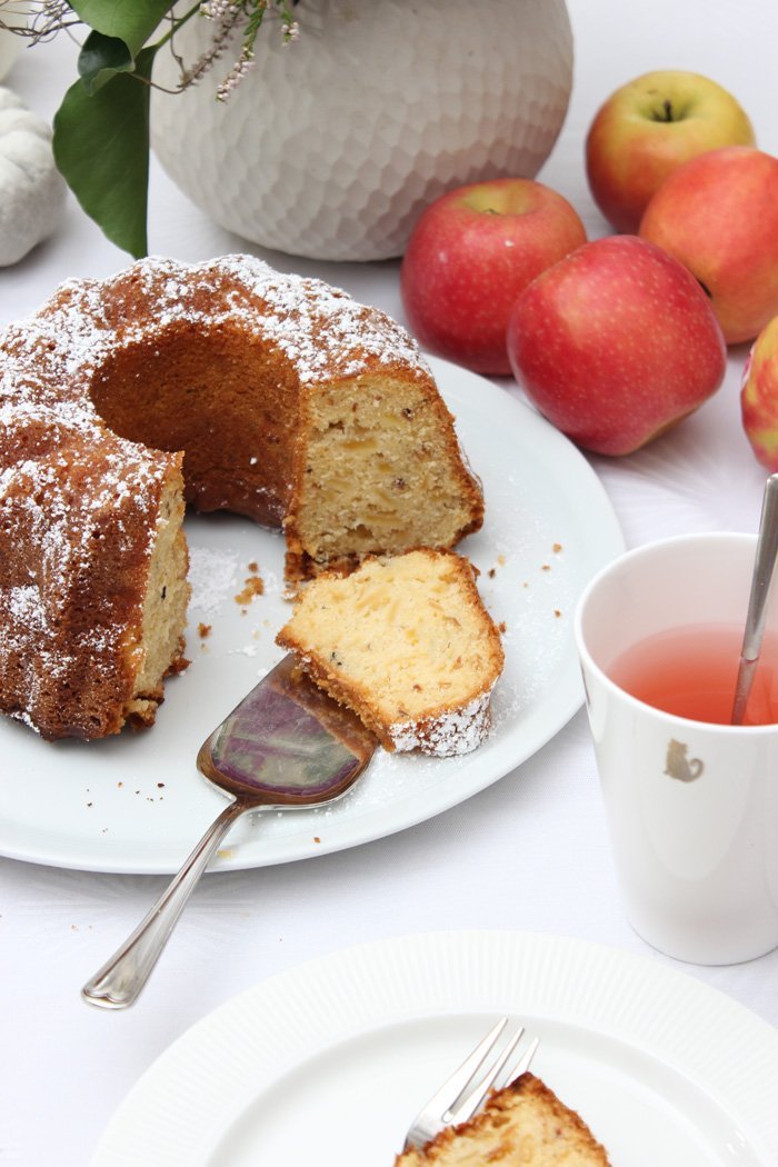Apfel-Gugelhupf Rezept - saftig und fruchtig | Low Carb und Glutenfrei