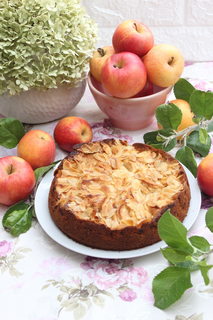 Feiner und fruchtiger Apfel-Sandkuchen mit Mandeln