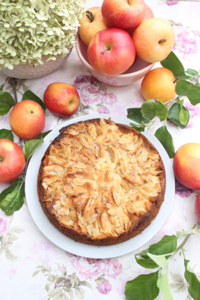 Feiner und fruchtiger Apfel-Sandkuchen mit Mandeln