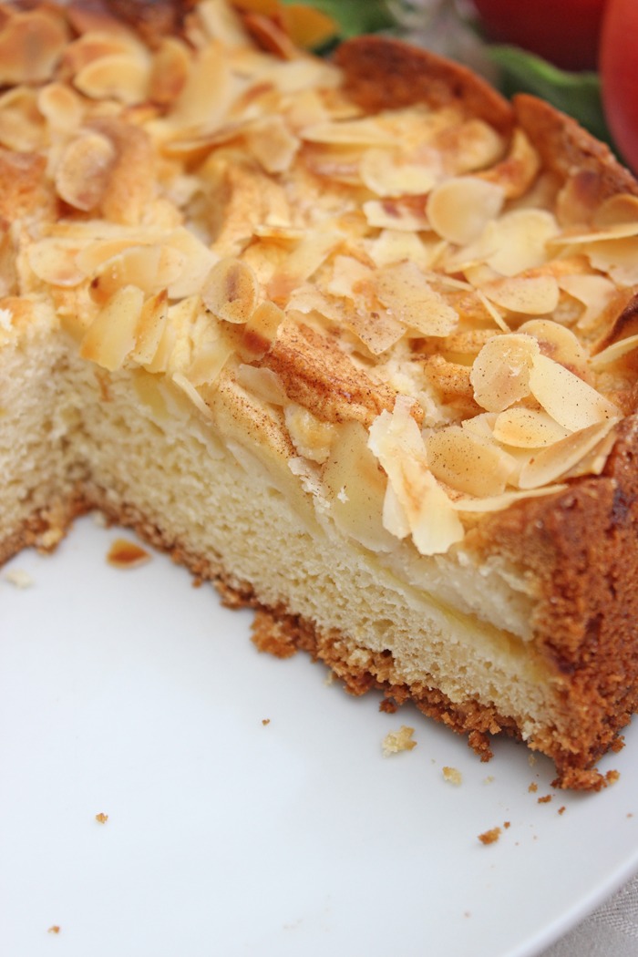 Apfel-sandkuchen mit mandeln