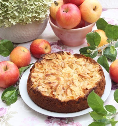 Feiner und fruchtiger Apfel-Sandkuchen mit Mandeln 4