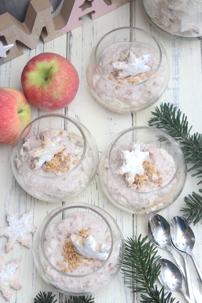 Apfelknusper-Dessert im Glas