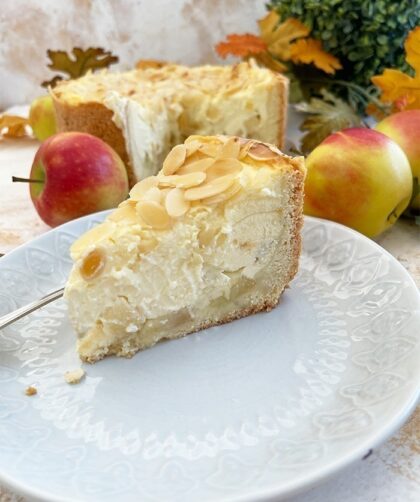 Apfelkuchen mit Pudding und Mandelblättchen