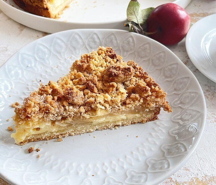 Mega leckerer Apfelkuchen mit Vanillecreme und Mandelstreuseln